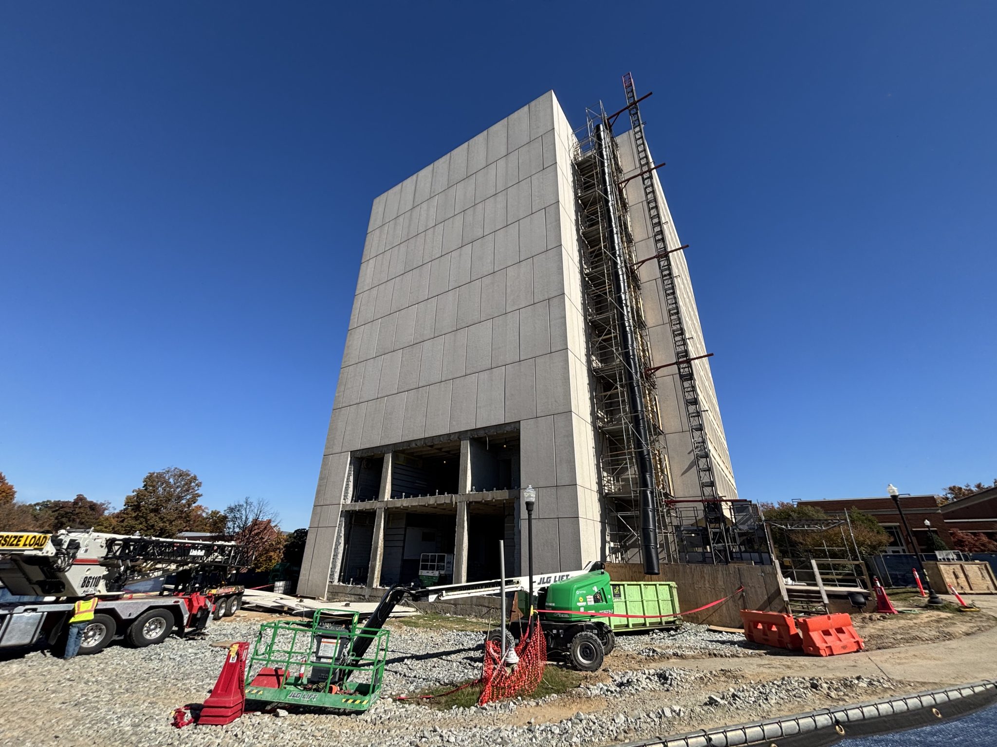 Precast Panels Removed from Library Tower | UNCG University Libraries